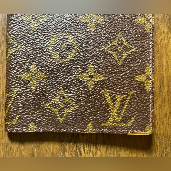 Louis Vuitton checkbook holder - Picture 10 of 15